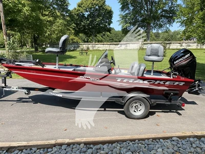 USED 2019 TRACKER PRO 160