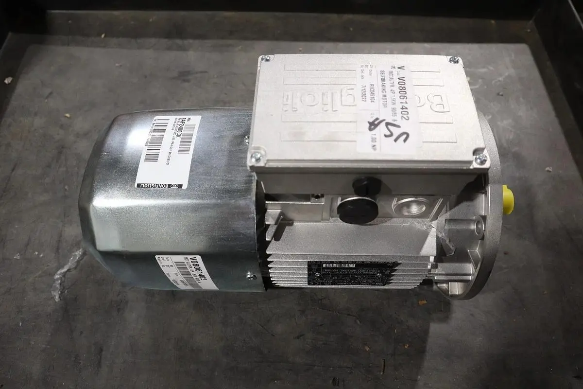 NEW BONFIGLIOLI 8AF2400CK / BX 90 L A 4 MOTOR STOCK HS-19