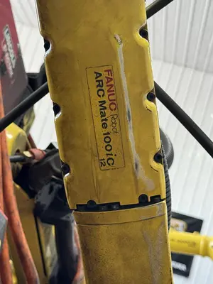 Used 2015 GENESIS/FANUC ARCMATE 100IC/12 Robots Michigan US | Aucto #1332142