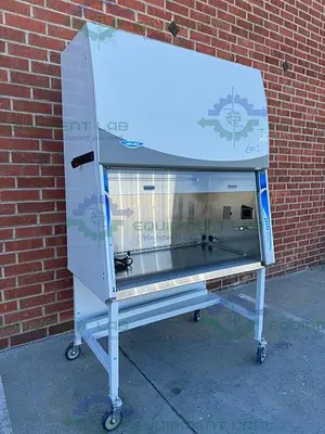 USED LABCONCO 302419101  LOGIC PLUS SERIES BIOSAFETY CABINET 4 FT CLASS II TYPE A2
