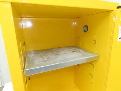 Used AGENT _UNKNOWN_ Biological Safety Cabinets Indiana US | Arrow Industrial #1367470