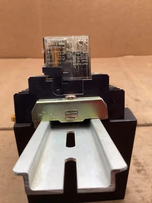 USED OMRON G2R-2-SN