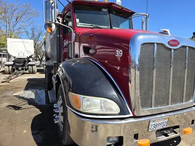 USED 2013 PETERBILT 384