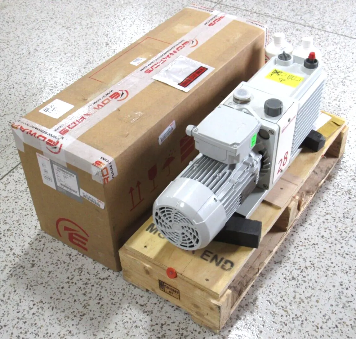 NEW EDWARDS E2M28 ROTARY VACUUM PUMP A373-33-940