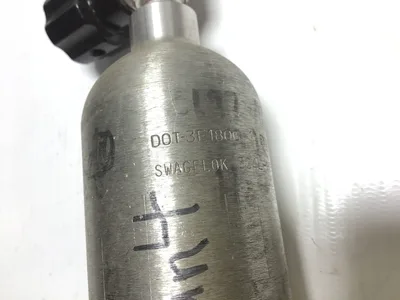 Swagelok 304L-HDF4-150 – DOT-3E 1800 Stainless Steel Double-Ended Cylinder