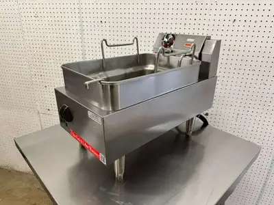 Used Star Used Star 515EF Countertop Electric 15lb Single Pot Fryer 208V Cookers / Coolers / Fryers Illinois US | Falcon Restaurant Supply #1374889