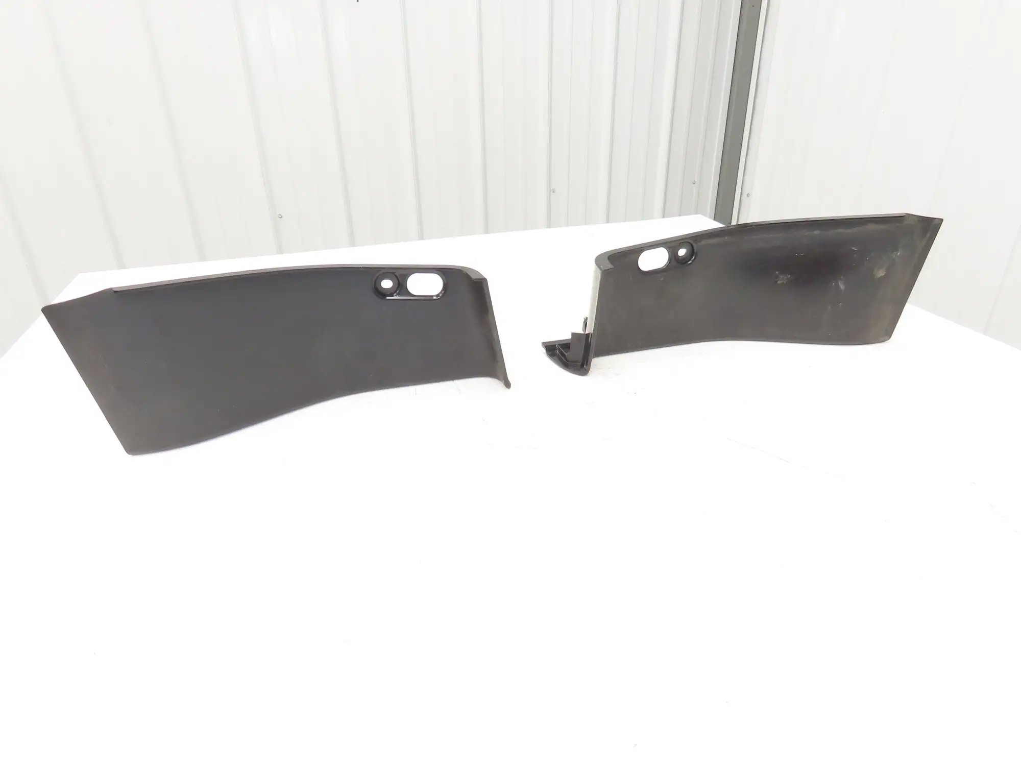 Linde Forklift Step Toe kick Plastic Shroud Set Removed From E20C
