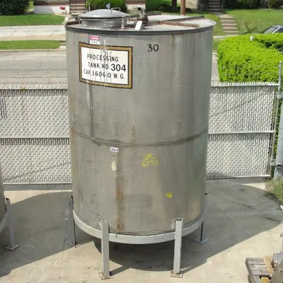 SPC6733  Tank 1606 gallon vertical tank, 304 SS, slope