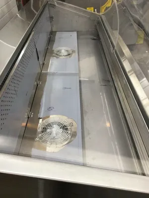 167-0268 Traulsen TD078HT1 Self Contained Seafood Service Cooler Case w/ Casters