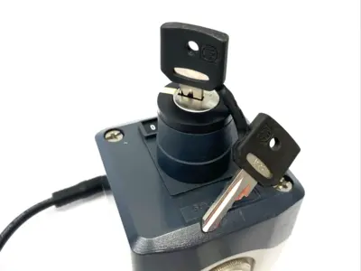 Used Knapp Switch H.M. M8 Connection, W/ Keyed Switch, Plastic Enclosure Relays & Switches Michigan US | Maverick Industrial Sales #1401309