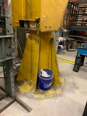 2 TON X 18' SPAN X 12' HIGH HOWE FREE STANDING JIB CRANE, WITH REMOTE CONTROL,  POWER ROTATION & YALE 2 TON HOIST: YOBRO #24579