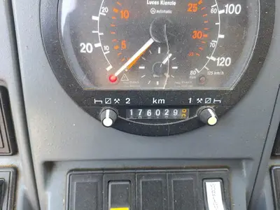 USED 2002 GROVE GMK5240