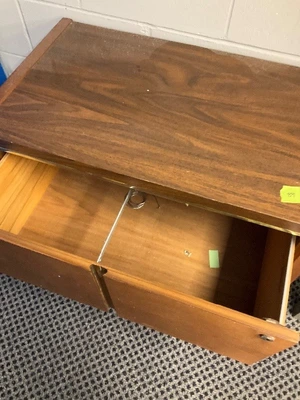 2 Drawer Lateral File cabinet