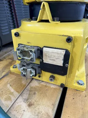 USED 2004 FANUC F–63822