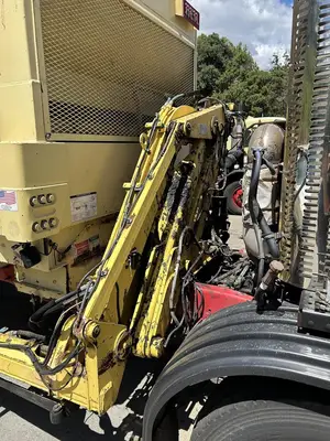 USED 2011 AUTOCAR XPEDITOR