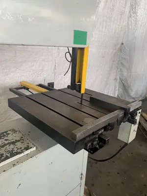 KBC MACHINERY BAV-700PF VERTICAL BANDSAW W/ POWERFEED. STOCK #0679824