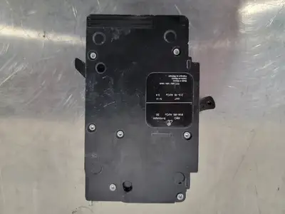 NEW SQUARE D EDB16015