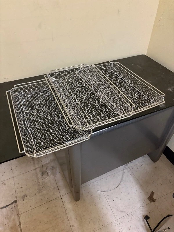 set of 3 wired baking sheets