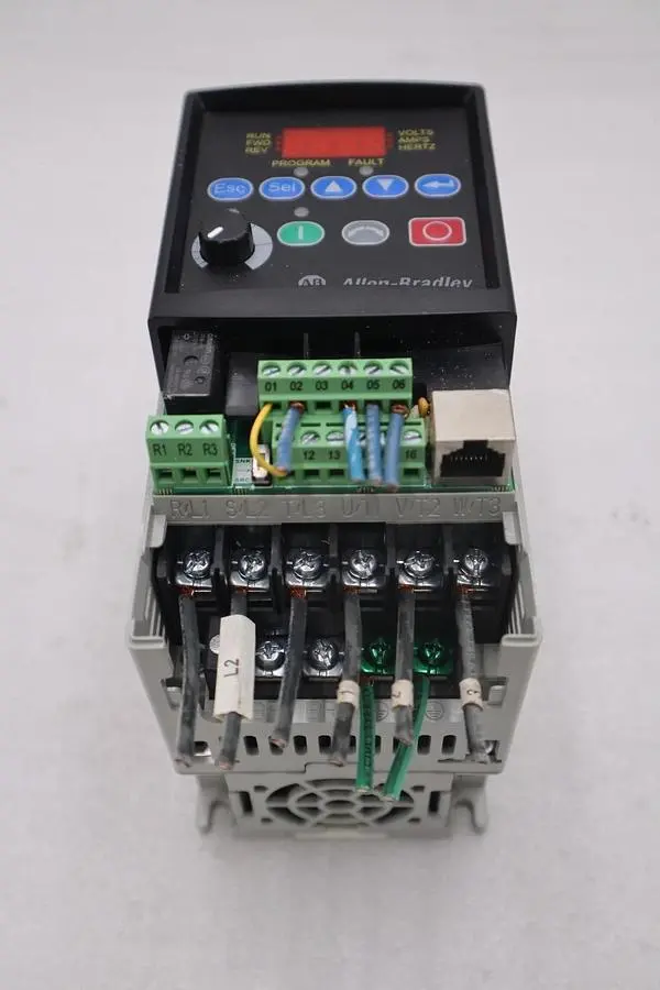 Allen Bradley 22A-D2P3N104/A PowerFlex 4 AC Drive 480V 3Ph 1HP 2.3A STOCK H90A