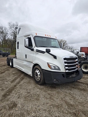 USED 2023 FREIGHTLINER CASCADIA