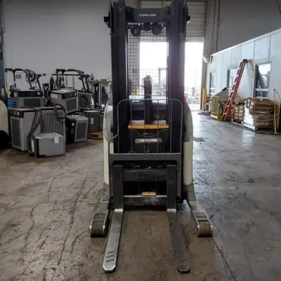 USED 2018 CROWN RR5725-45