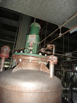 450 Gallon 304 Stainless Vertical Tank with Agitator on Load Cel