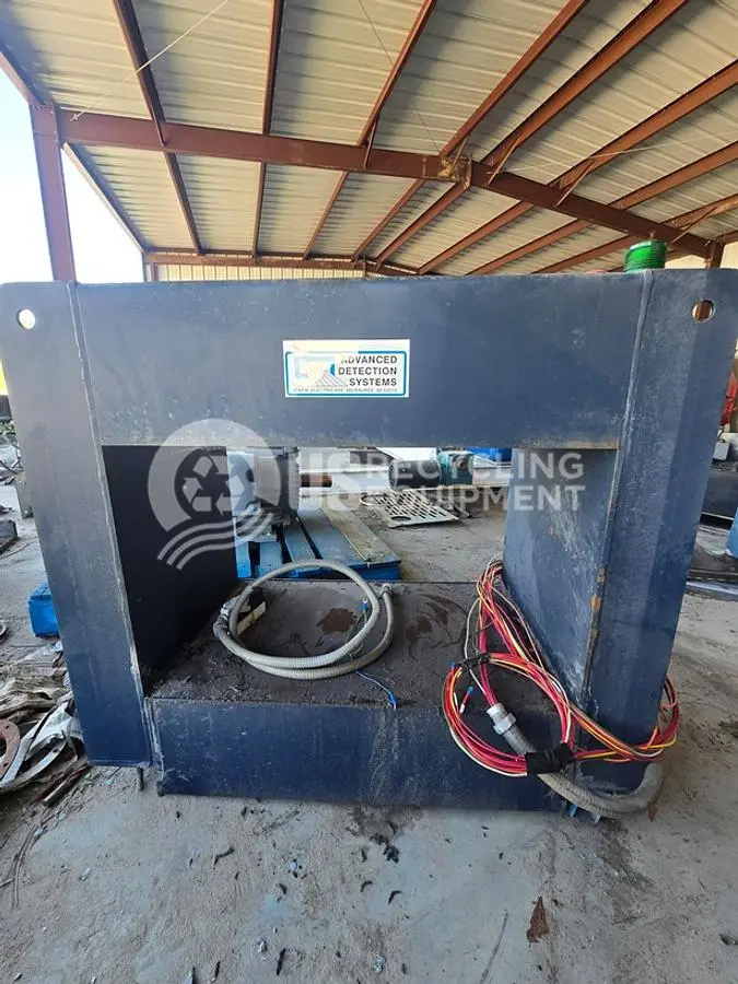 USED ADVANCE DETECTION SYSTEMS SERIES 9000 METAL DETECTOR