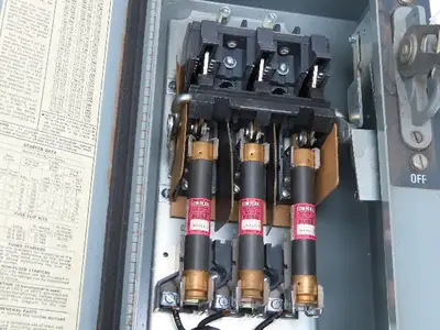 Cutler Hammer A30CDA0 Combination Motor Starter 10Hp 480V 3Ph Size 1 Fused