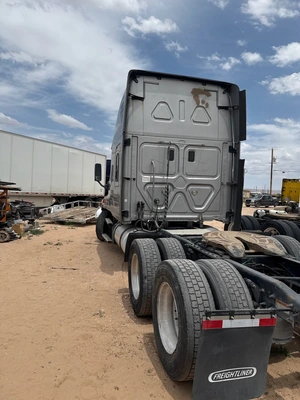 USED 2016 FREIGHTLINER CASCADIA