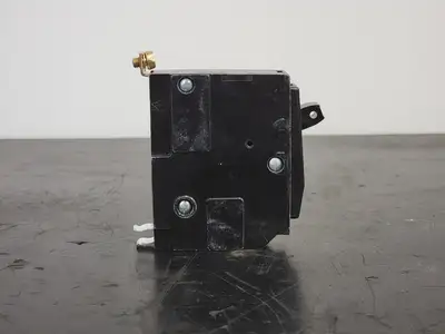 30 Amp, 1 Pole, 120/240 volts Circuit Breaker