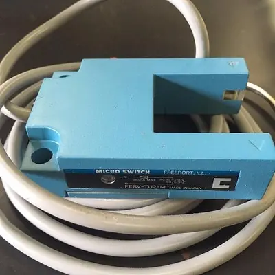 MICRO SWITCH FE8VTU2M PHOTOELECTRIC SLOT WITCH