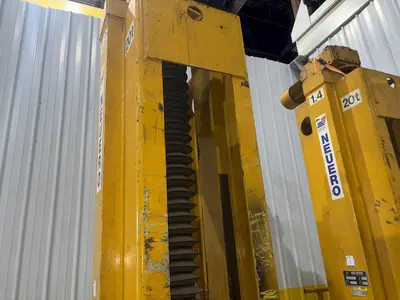 (4) 20 TON (160,000 LBS TOTAL) RAILWAY / NEUERO HEAVY DUTY MOBILE VERTICAL LIFT JACKS: YOBRO #24229