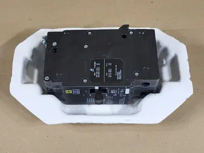 NEW SQUARE D EDB26100