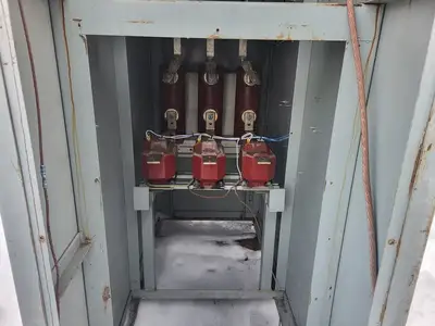 600 Amp 4160 Volts disconnect with capacitor and overload relay protection