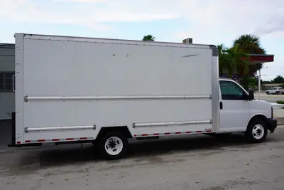 Used 2017 GMC SAVANA G3500 Box trucks Florida US | Truck and Van Outlet #1541709