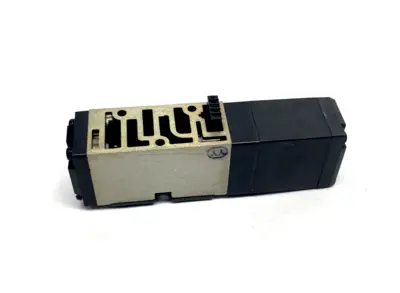 NVFS2100-3F | SMC  Solenoid Valve, 4/5 Port, 15-145psi - Used