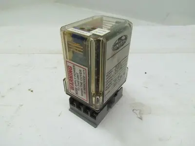 Wilkerson Instrument MM7010 Plug IN Mighty Module Relay W/Base