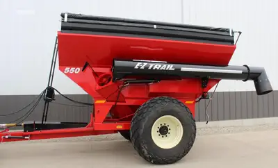 New | in-Stock 2025 E-Z TRAIL 550 Grain Carts Pennsylvania US | Zimmerman Farm Service #1409924