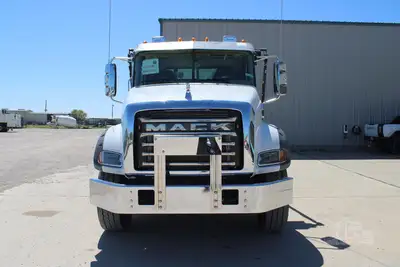 New | in-Stock 2025 MACK GRANITE 64BR Rolloff Trucks Texas US | Roll Off Truck World #1491900