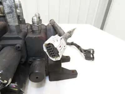 Toyota 67620-U1361-71 Hydraulic 3-Spool Forklift Mast Control Valve From 8FBE15U