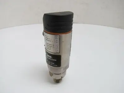 IFM Efector PN3322 Electronic Pressure Monitor 7/16 UNF Port 20-30 VDC