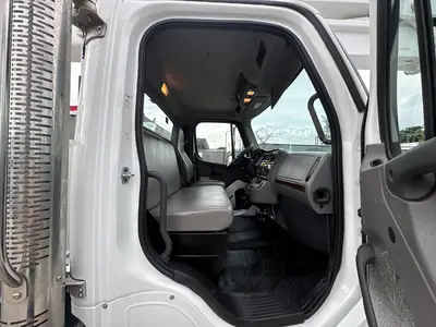 Used 2019 FREIGHTLINER M2 106 Tractors & Trailers Florida US | Truck and Van Outlet #1506263