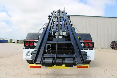 New | in-Stock 2026 INTERNATIONAL HX Rolloff Trucks Texas US | Roll Off Truck World #1491804