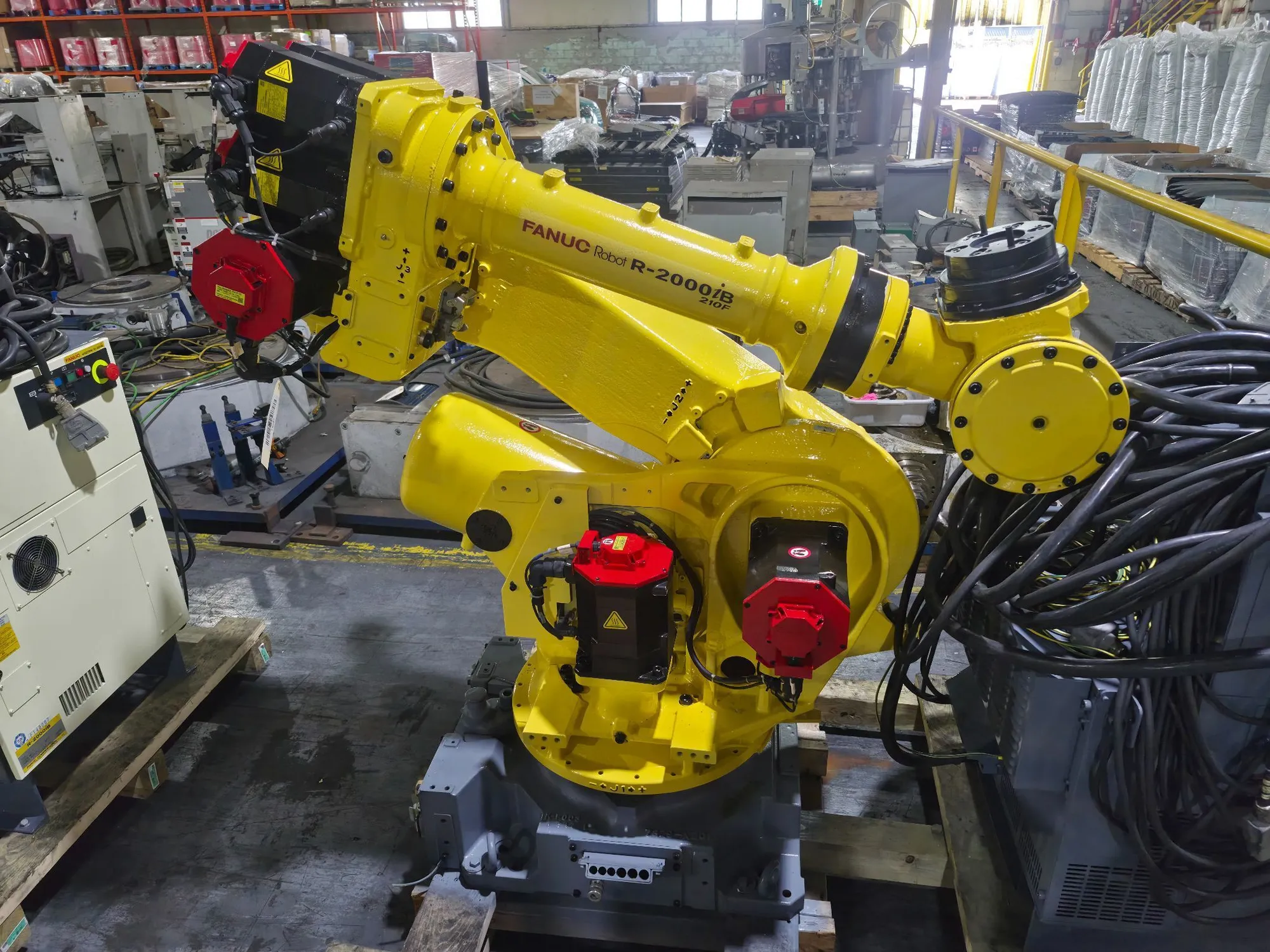 USED 2014 FANUC R-2000IB/210F + R30IB