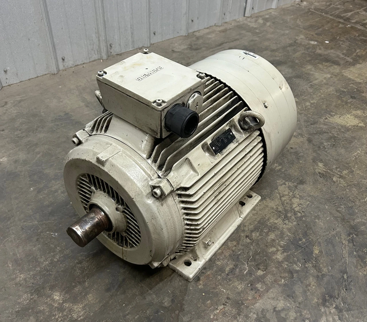 USED SIEMENS 1LG4183-4AA10