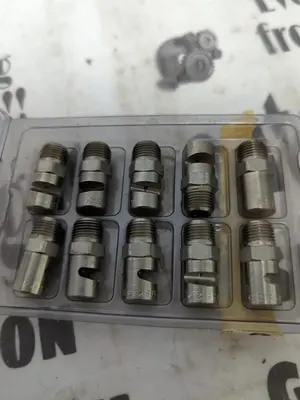 New | in-Stock SPAYING SYSTEMS 1/8KSS 2.5 Nozzles Ohio US | Surplus Asset Holdings #1235292