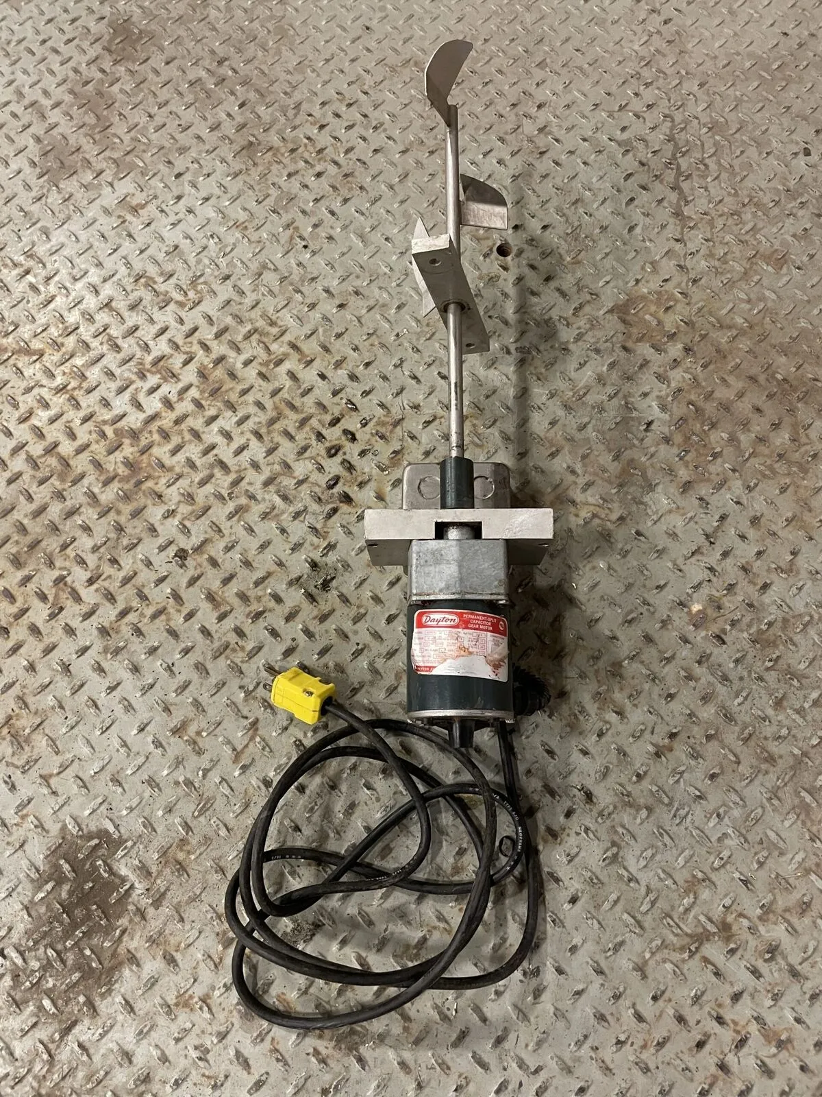 Dayton 4Z062A Permanent-Split Capacitor Gearmotor Mixer 1HP 11RPM 1PH