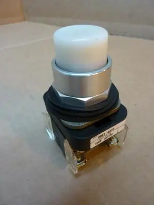 USED ALLEN BRADLEY 800T-QA10 WHITE