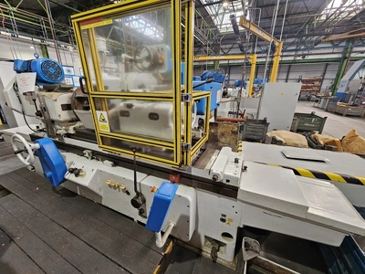 TOS Hostivař Cylindrical Grinder, in good working condition, visible under power, POA