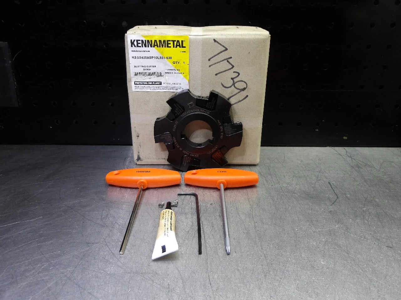 Kennametal 4"(.545") Slot Milling Cutter 1.25" Arbor KSSS400ASP10L551-630 (LOC2342)